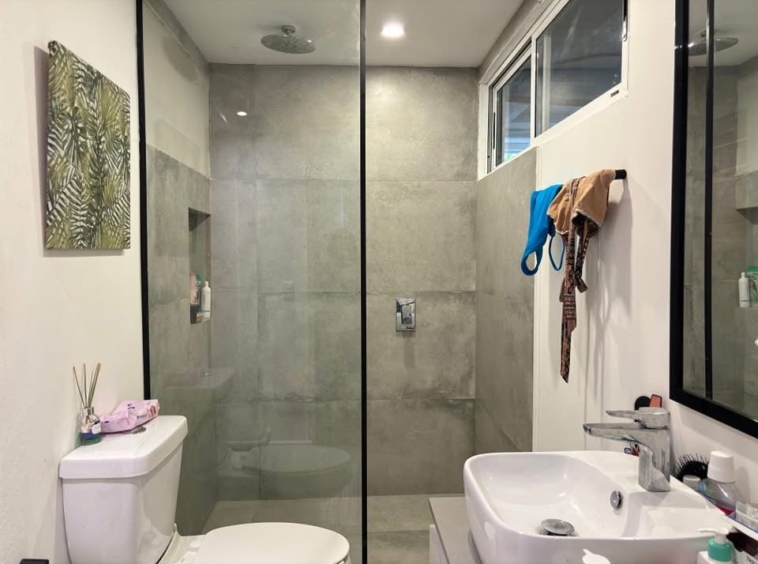 Modern bathroom in beach house for sale in Malpaís Costa Rica – Casa Mimi